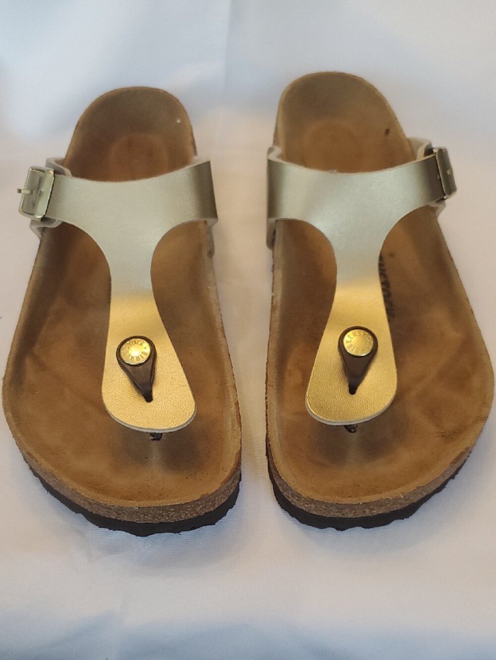 Birkenstock Women’s Gizeh Sandals in Light Tan with Gold Buckle Size 38 - Picture 6 of 7